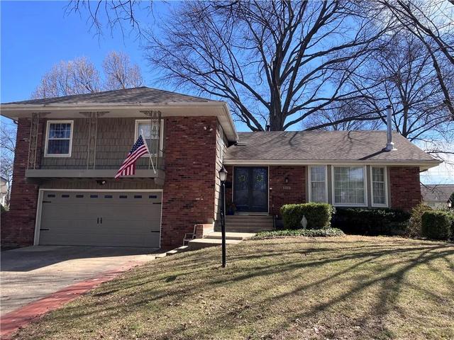 211 W 110th St, Kansas City, MO 64114