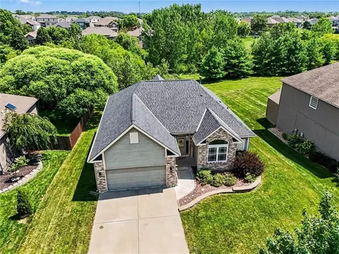 9223 N Jarboe St, Kansas City, MO 64155