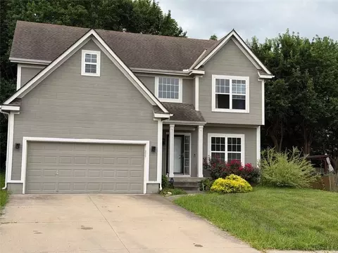 421 Stacey Dr, Lees Summit, MO 64082 photo 1