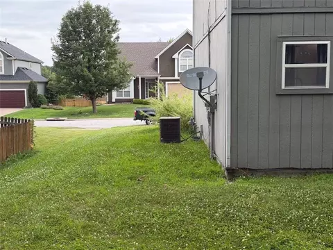 421 Stacey Dr, Lees Summit, MO 64082 photo 18