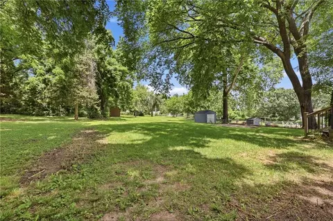 Exterior - 10516 E 35th St, Independence, MO 64052 photo 6 of 9