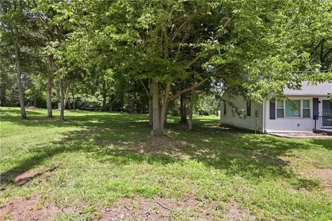Exterior - 10516 E 35th St, Independence, MO 64052 photo 5 of 9