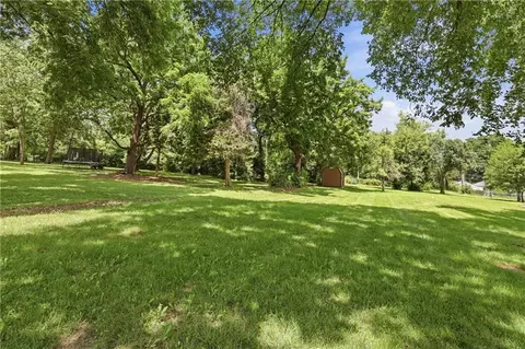 Exterior - 10516 E 35th St, Independence, MO 64052 photo 7 of 9