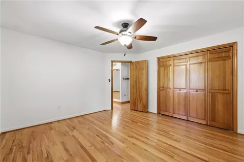 Bedroom - 10516 E 35th St, Independence, MO 64052 photo 4 of 5