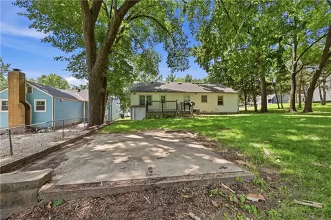 Exterior - 10516 E 35th St, Independence, MO 64052 photo 4 of 9