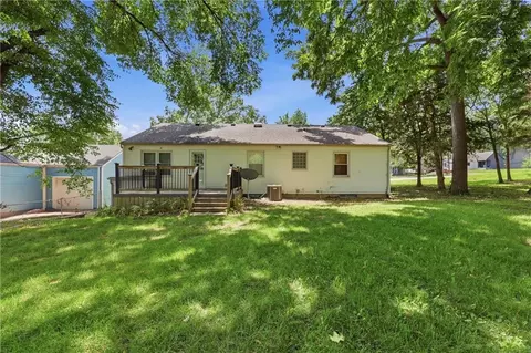 Exterior - 10516 E 35th St, Independence, MO 64052 photo 2 of 9