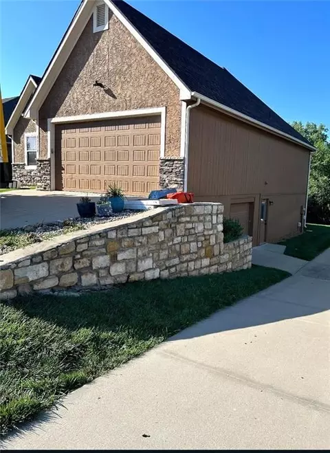 13770 Valleyview Way, Bonner Springs, KS 66012