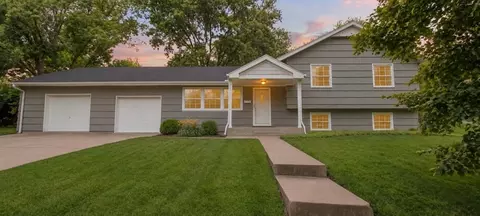 1604 NE 60th Ter, Gladstone, MO 64118