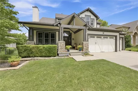 13283 Fairway St, Leawood, KS 66209