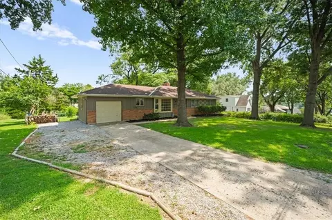 6111 Melrose Ln, Shawnee, KS 66203