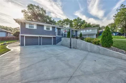 10717 Mcgee St, Kansas City, MO 64114