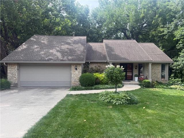 10211 Broadmoor St, Overland Park, KS 66212