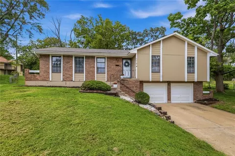 1718 E 97th Ter, Kansas City, MO 64131