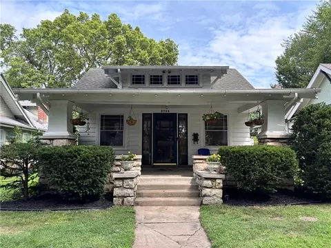 5733 Kenwood Ave, Kansas City, MO 64110