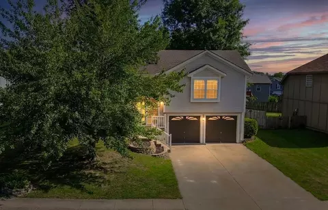 1405 Magnolia Dr, Greenwood, MO 64034