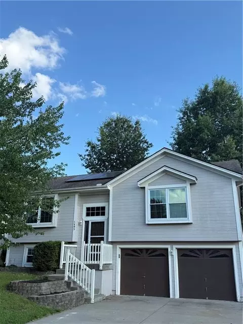1405 Magnolia Dr, Greenwood, MO 64034
