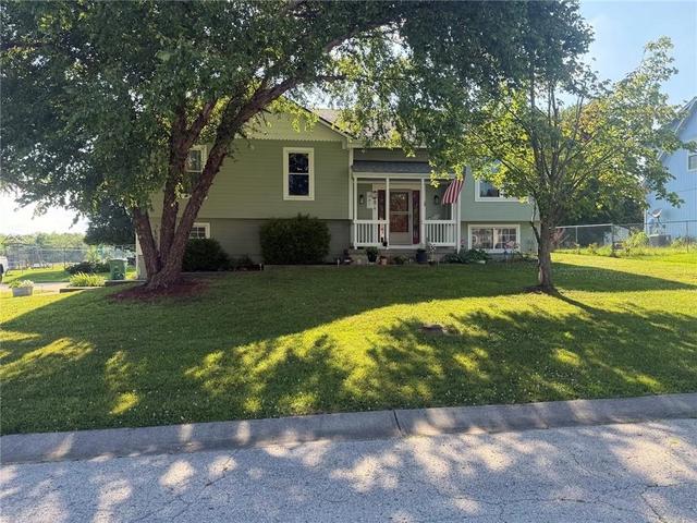 887 Glengera St, Peculiar, MO 64078