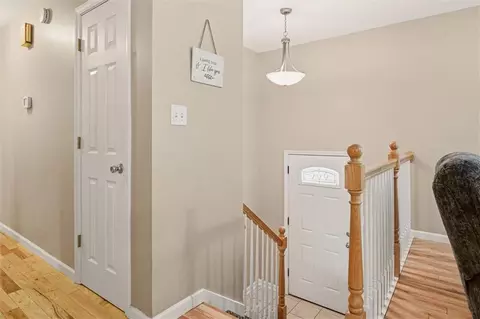 Entry Way - 210 SE Circleview Dr, Lees Summit, MO 64063 photo 2 of 2