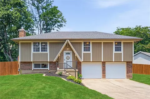 Exterior - 210 SE Circleview Dr, Lees Summit, MO 64063 photo 2 of 7