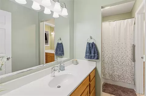 Bath - 210 SE Circleview Dr, Lees Summit, MO 64063 photo 1 of 3