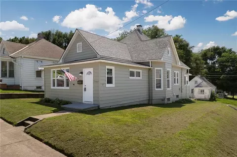 2302 S 15th St, Saint Joseph, MO 64503