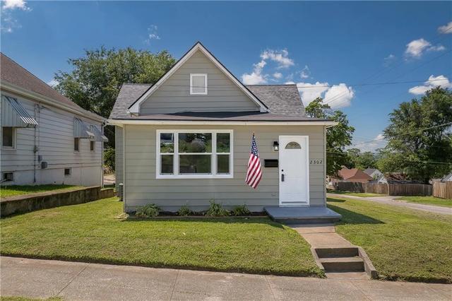 2302 S 15th St, Saint Joseph, MO 64503