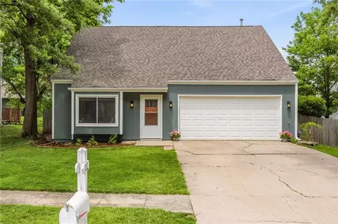 213 Deerfield Ln, Lawrence, KS 66049
