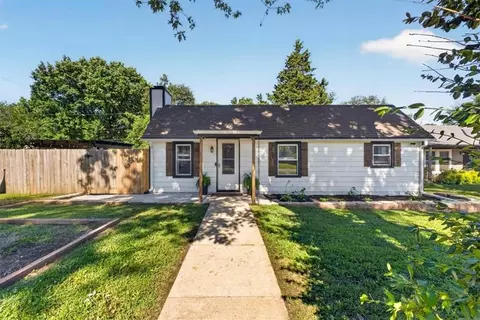 508 S Elm St, Louisburg, KS 66053