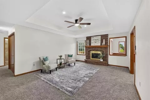 1006 N King Ave, Harrisonville, MO 64701