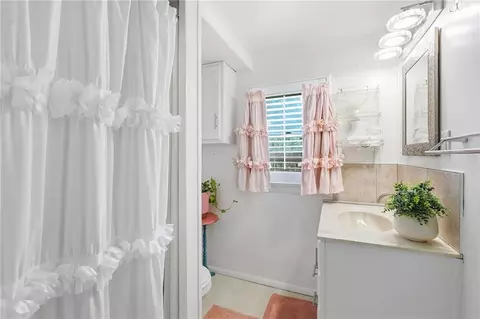 Bath - 309 E Kansas Ave, Independence, MO 64050 photo 1 of 1
