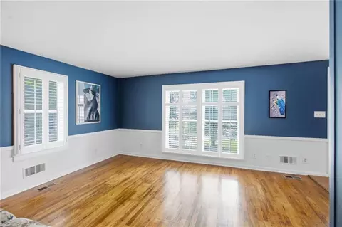 Living - 309 E Kansas Ave, Independence, MO 64050 photo 2 of 4