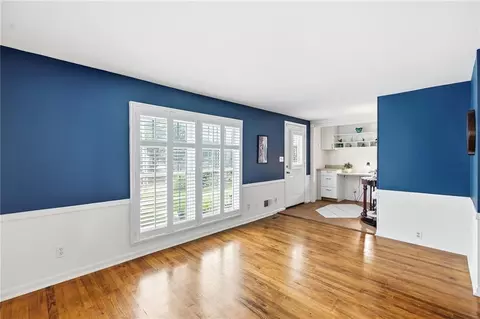 Living - 309 E Kansas Ave, Independence, MO 64050 photo 3 of 4