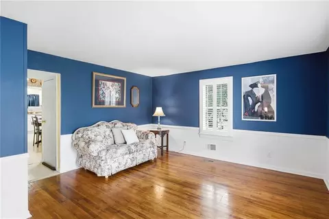 Living - 309 E Kansas Ave, Independence, MO 64050 photo 1 of 4