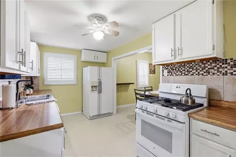 Kitchen - 309 E Kansas Ave, Independence, MO 64050 photo 4 of 5