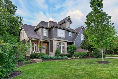 26400 W 111th Ter, Olathe, KS 66061