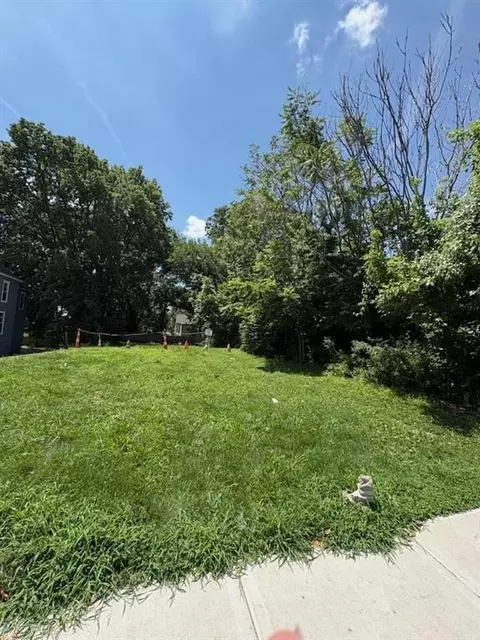 3319 E 9th St, Kansas City, MO 64124