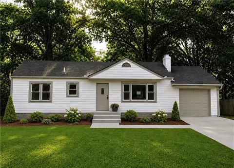 7626 Hardy St, Overland Park, KS 66204