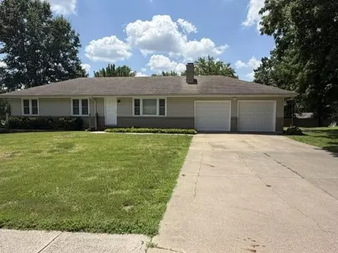 10201 W 69th St, Shawnee, KS 66203
