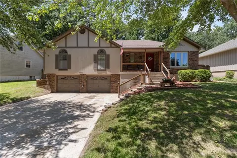2209 NW 10th St, Blue Springs, MO 64015