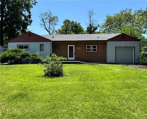 4615 NE 47th St, Kansas City, MO 64117