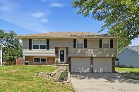 2309 S 17th St, Leavenworth, KS 66048