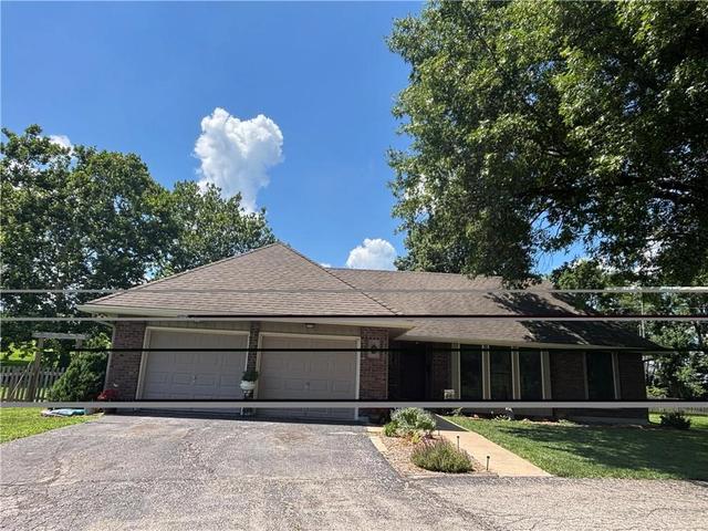 17581 178th St, Tonganoxie, KS 66086