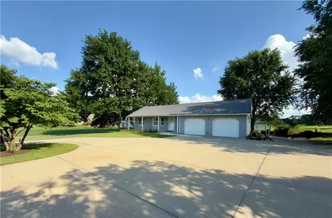 24475 W 55th St, Shawnee, KS 66226