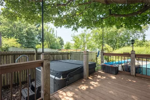 Exterior - 404 S Sunset Ln, Raymore, MO 64083 photo 10 of 21