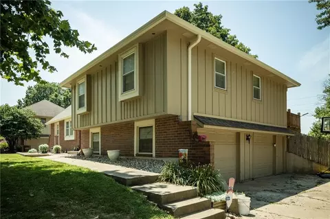 Exterior - 404 S Sunset Ln, Raymore, MO 64083 photo 4 of 21
