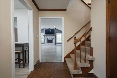 Entry Way - 404 S Sunset Ln, Raymore, MO 64083 photo 2 of 3