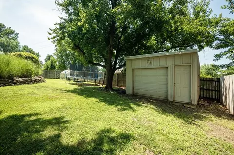 Exterior - 404 S Sunset Ln, Raymore, MO 64083 photo 20 of 21
