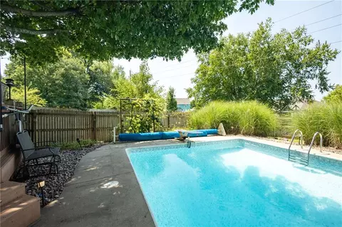 Exterior - 404 S Sunset Ln, Raymore, MO 64083 photo 15 of 21