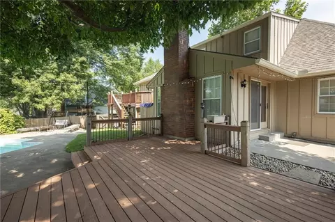 Exterior - 404 S Sunset Ln, Raymore, MO 64083 photo 7 of 21