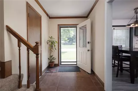 Entry Way - 404 S Sunset Ln, Raymore, MO 64083 photo 1 of 3
